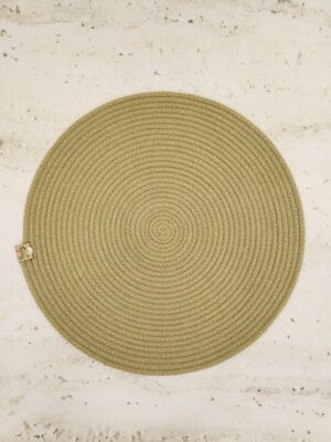 Plato de sitio, Individual realizado en SIMIL YUTE x 33 cm