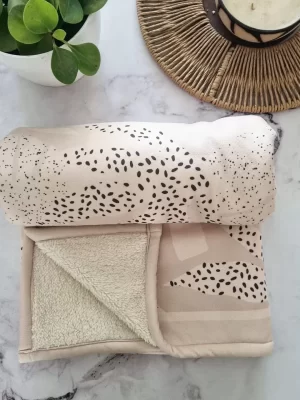 Manta polar «Hojas Beige»
