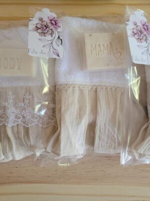 Set toalla de mano con volado + jabon